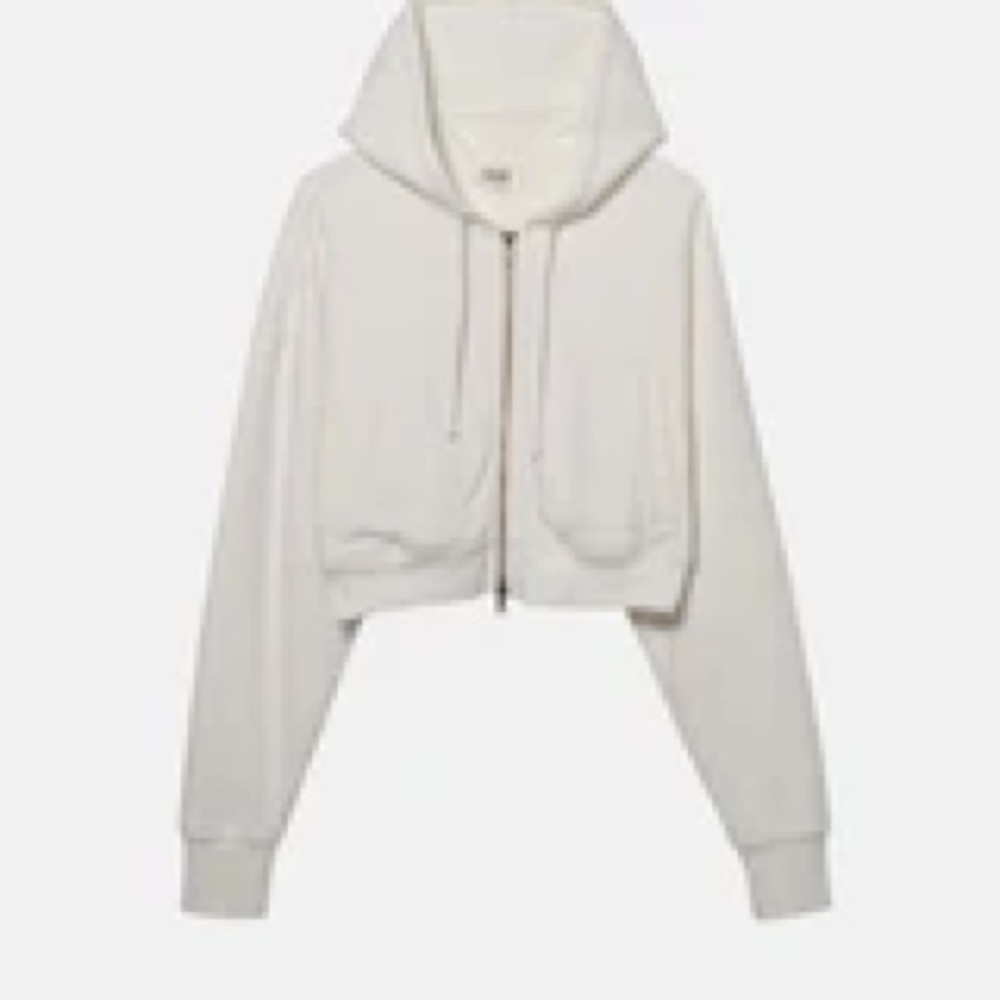 Elwood baby crop zip hoodie in vintage white 
EUC
SF/PF
SOLD OUT COLOR!